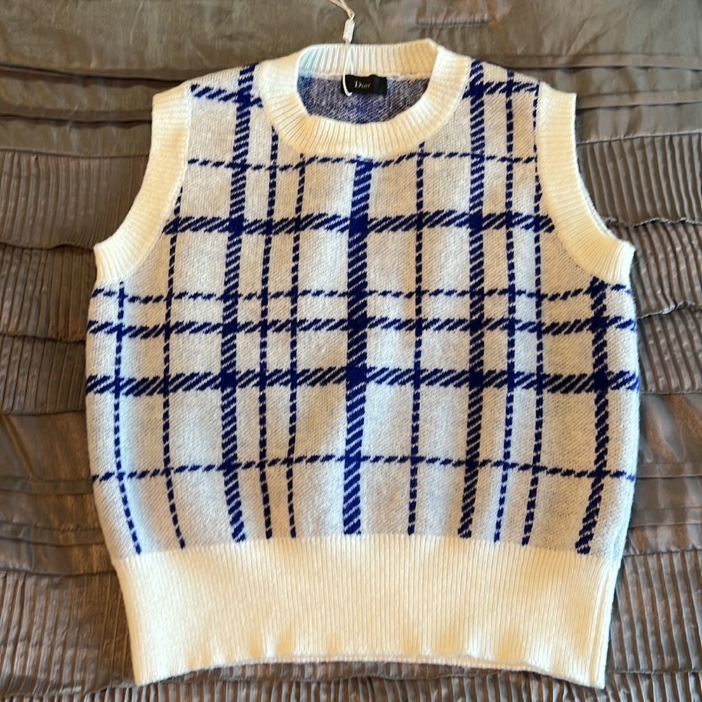 Fashion cardigan and tank sweater set - Picture 3 of 8